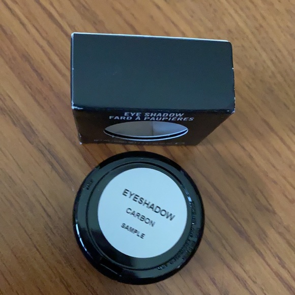 Brand New MAC Venomous Villains Carbon Shadow RARE - Picture 3 of 5